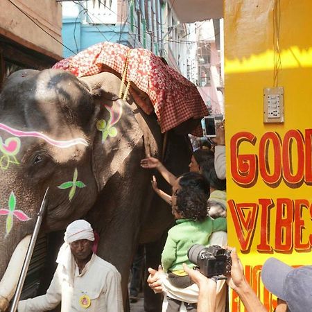 Good Vibes Hostel Varanasi Exterior foto